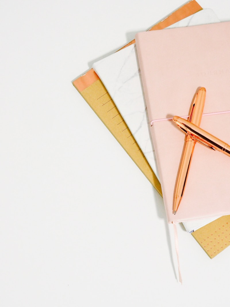 Kit Vuelta a Clases — journal, mini-libreta, bolígrafos y sticky notes